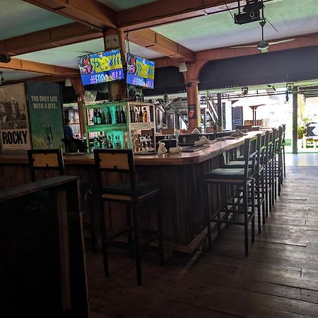 Q-Bar & Guesthouse Dar es Salaam Luaran gambar
