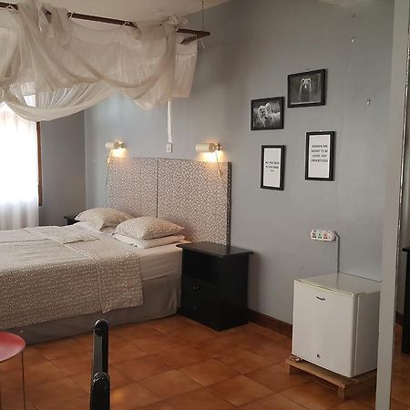 Q-Bar & Guesthouse Dar es Salaam Luaran gambar