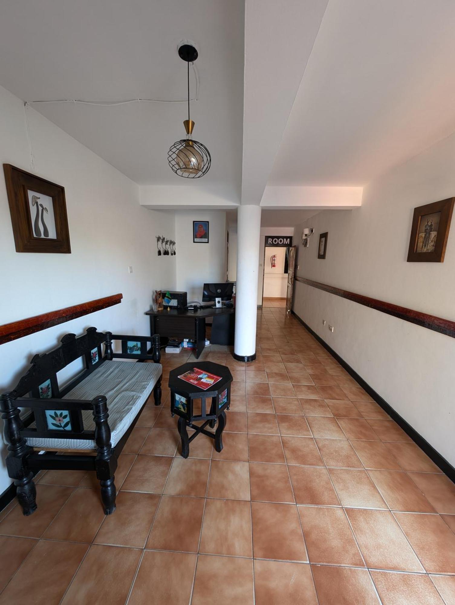Q-Bar & Guesthouse Dar es Salaam Luaran gambar