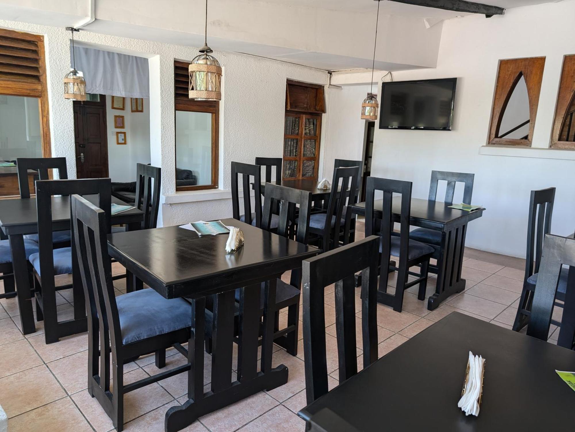 Q-Bar & Guesthouse Dar es Salaam Luaran gambar