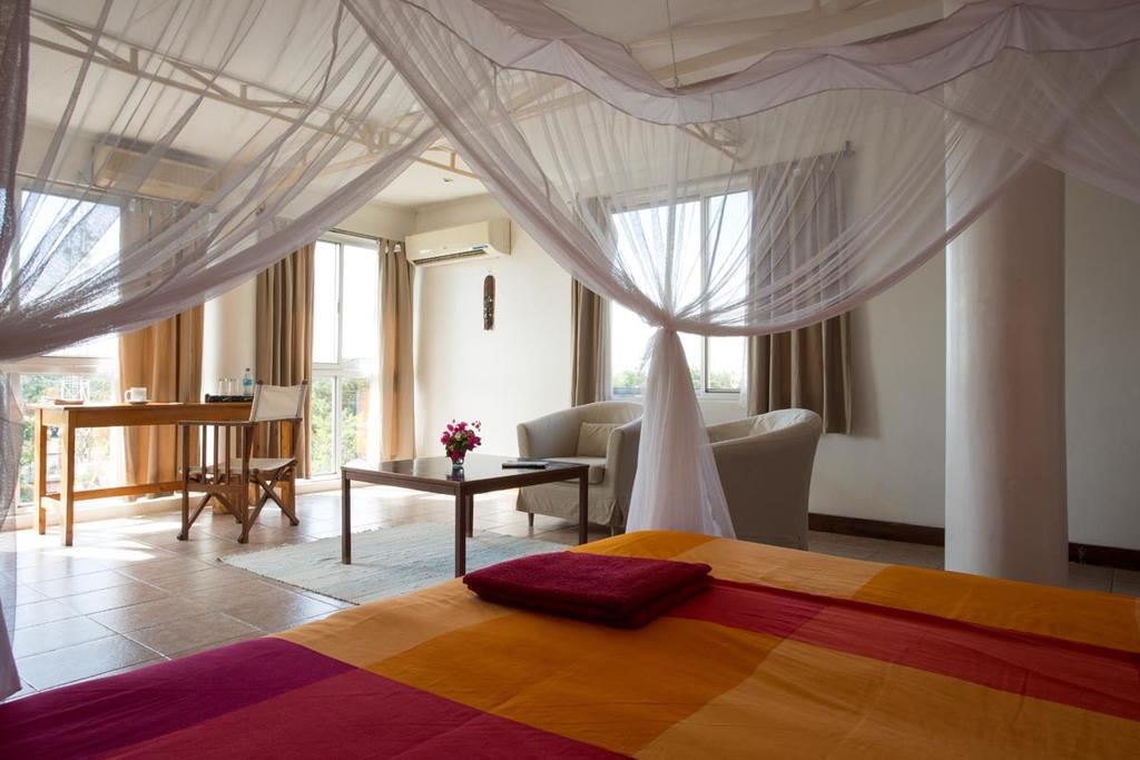 Q-Bar & Guesthouse Dar es Salaam Luaran gambar
