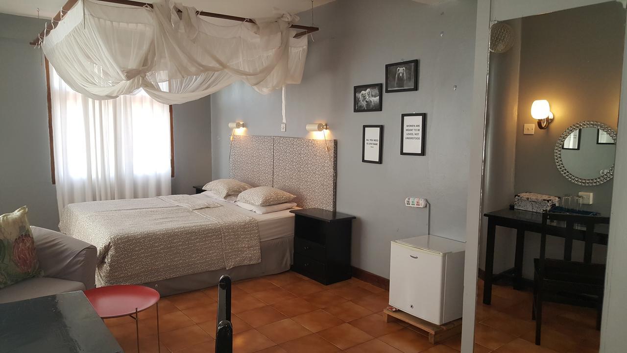 Q-Bar & Guesthouse Dar es Salaam Luaran gambar